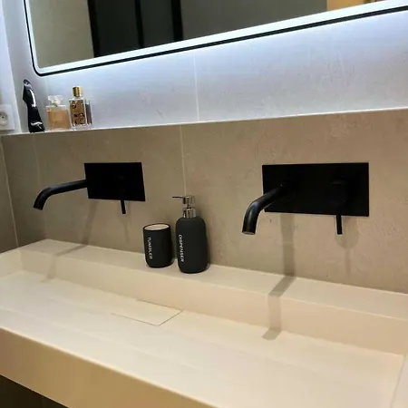 Апартаменти Modern -2bdr 6p - 300m From The Антіб