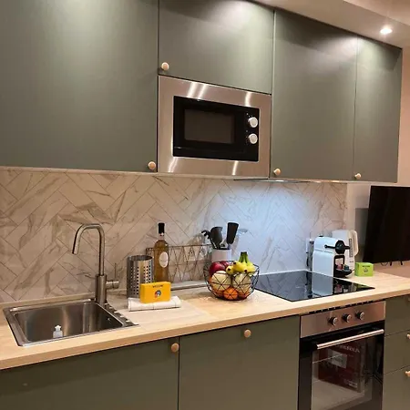 Modern -2bdr 6p - 300m From The