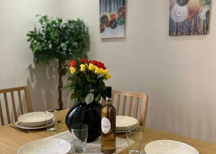 Daire Modern -2bdr 6p - 300m From The *