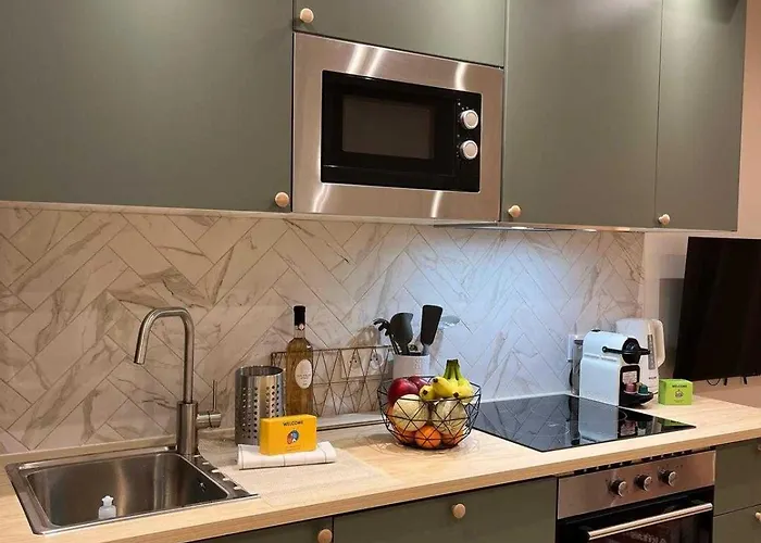 Modern -2bdr 6p - 300m From The